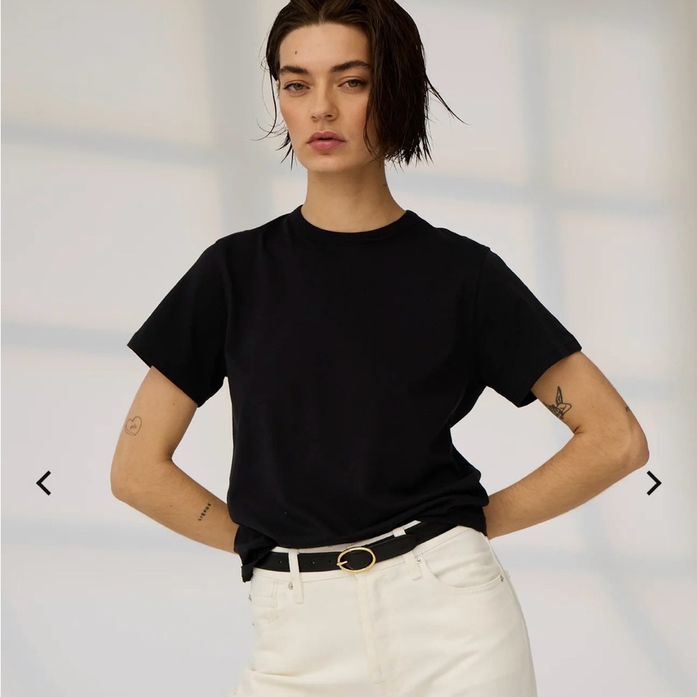 Soldout.nyc THE ICONICALLY SOFT PERFECT TEE IN BLACK - Picture 3 of 3
